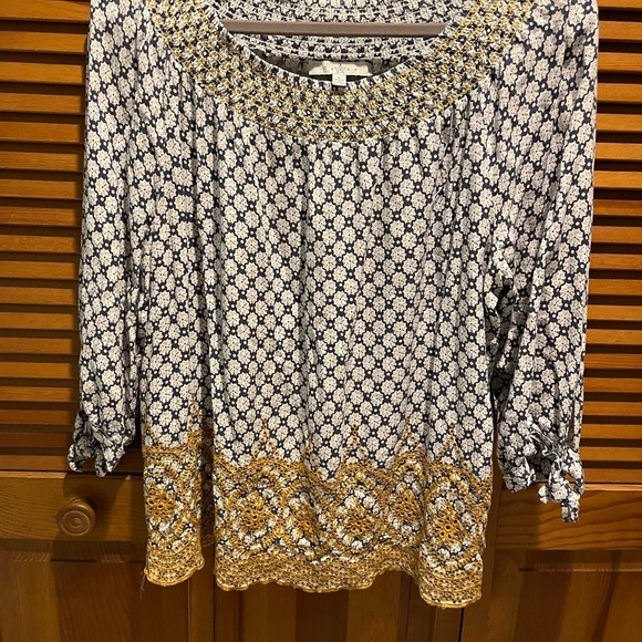 113. WOMENS FEVER L DETAIL TOP - Picture 2 of 8